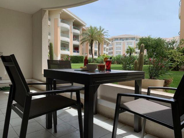 Location Port Frejus, Bord De Mer Exterior photo